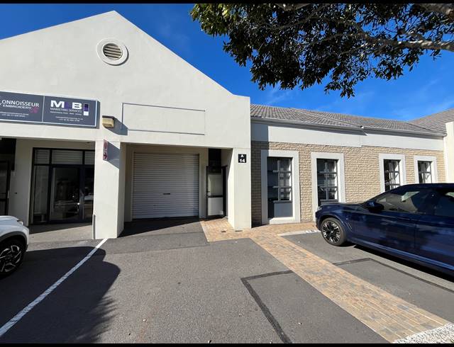 102M² WAREHOUSE TO LET IN MILNERTON CENTRAL